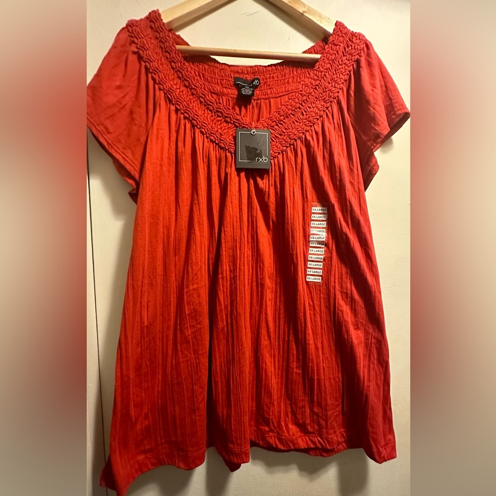 Women’s shirt sleeve tunic. Brand new with tags Sz XXL